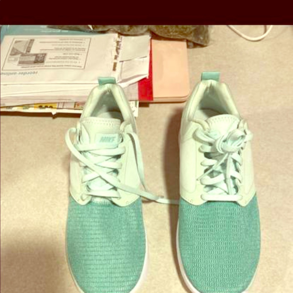 Brand new Lunar solos size 7